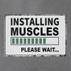 Dekoratiivne metallist silt "INSTALLING MUSCLES" 200*300mm