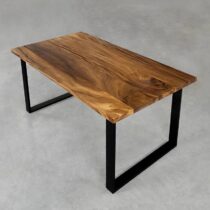 pähklipuidust lauaplaat sirgete servadega