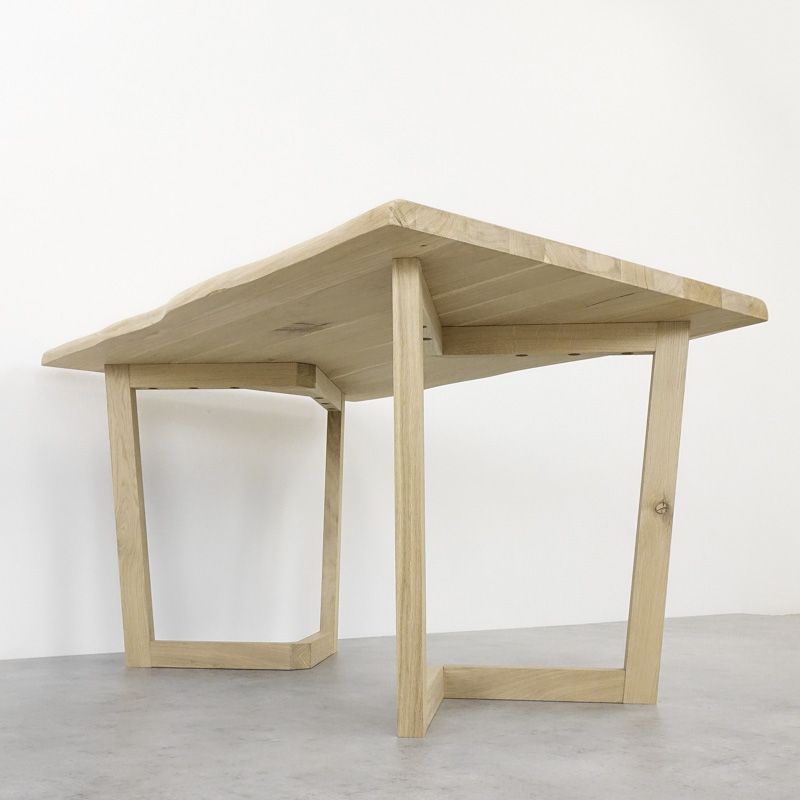 tammepuidust laua jalg KLAMRA nähtavate oksakohtadega